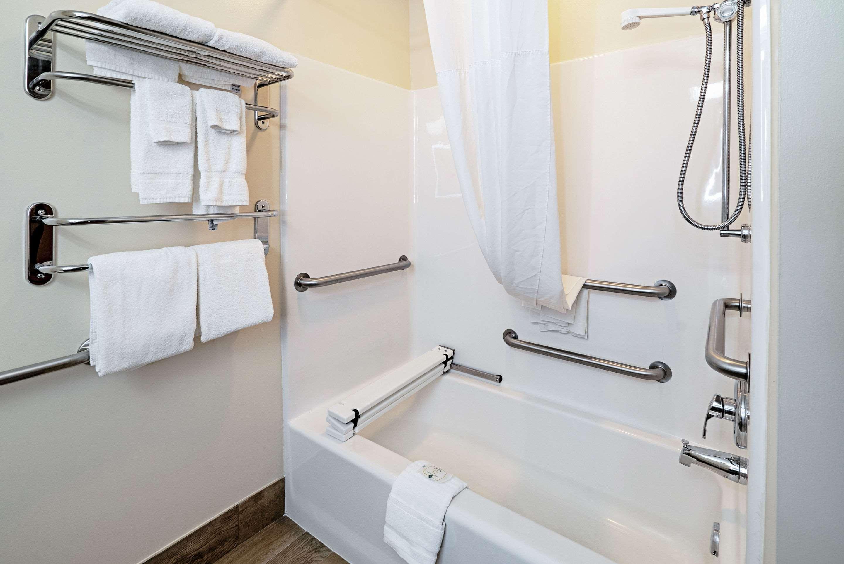 Quality Inn & Suites Robbinsville Exterior photo