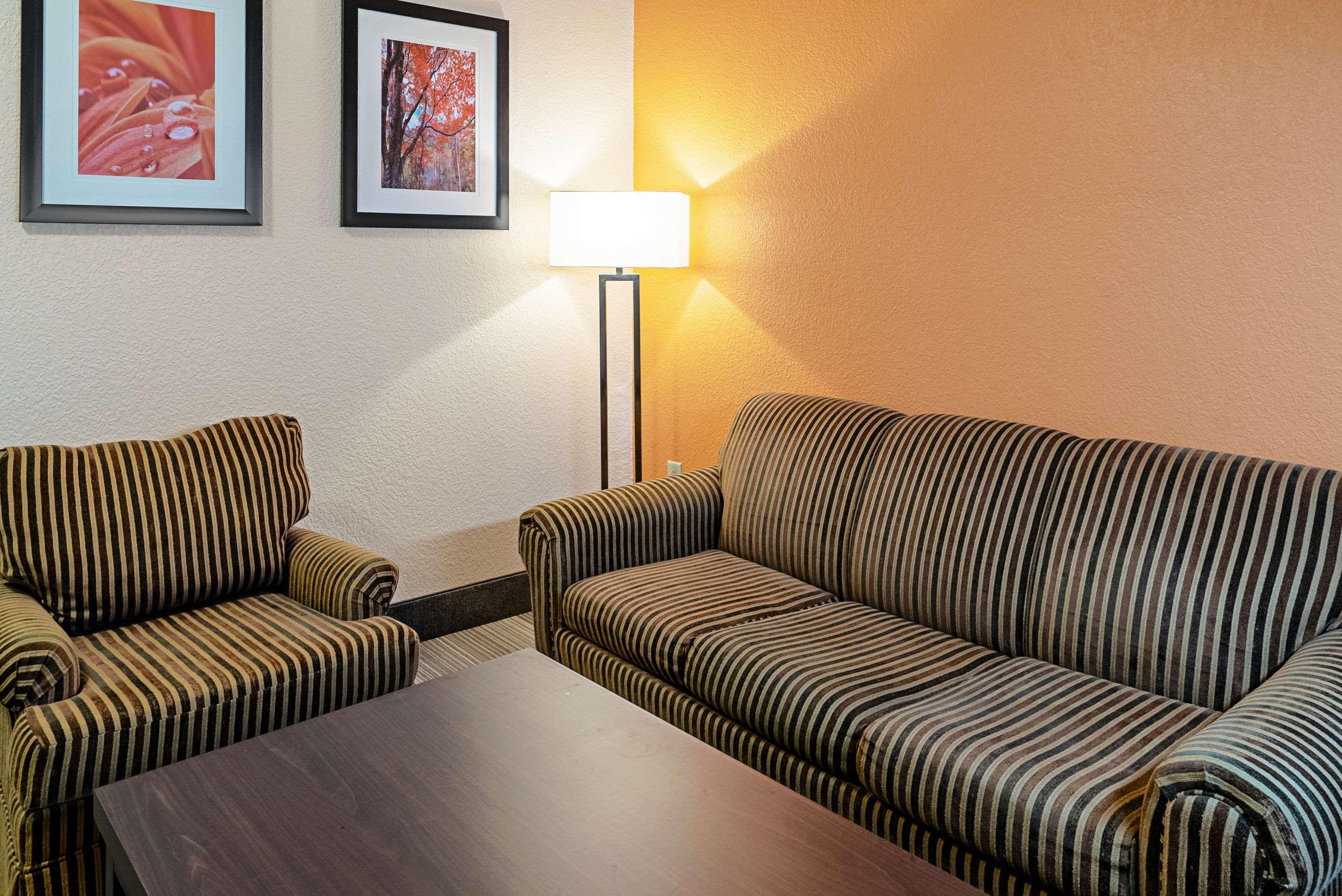 Quality Inn & Suites Robbinsville Exterior photo