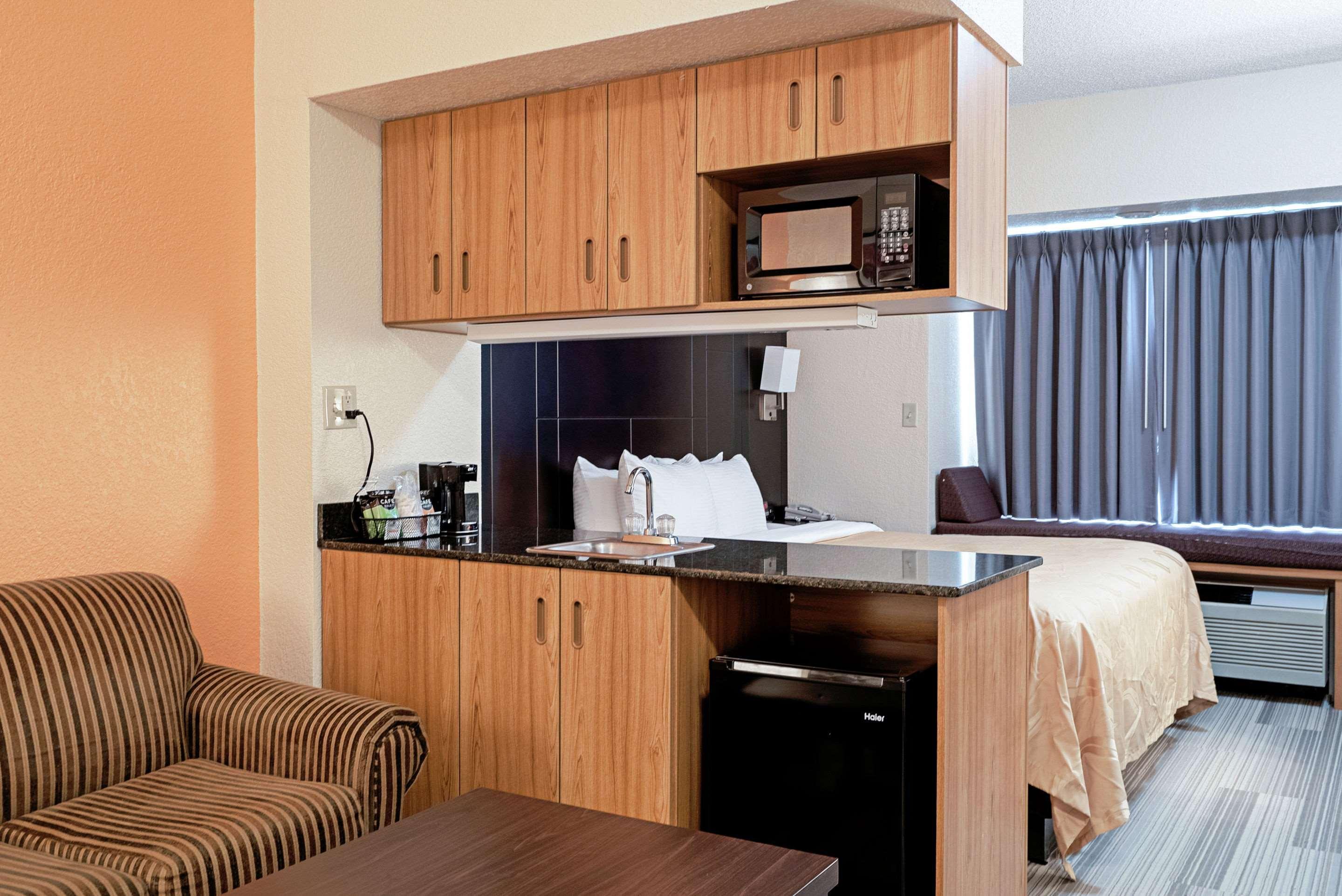 Quality Inn & Suites Robbinsville Exterior photo