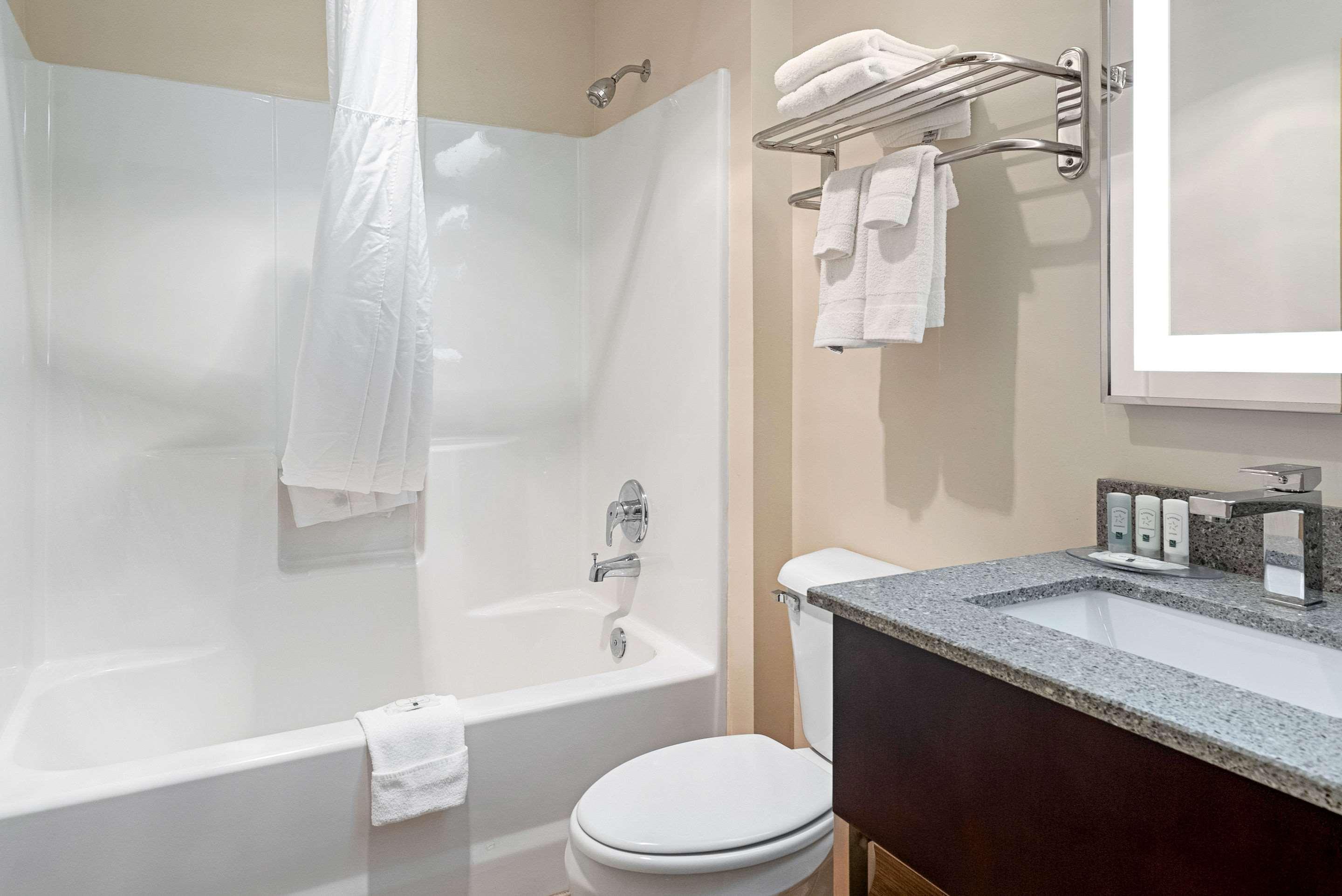 Quality Inn & Suites Robbinsville Exterior photo