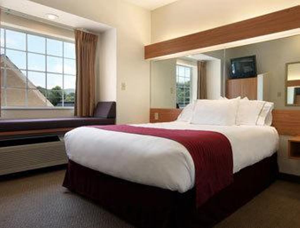Quality Inn & Suites Robbinsville Exterior photo