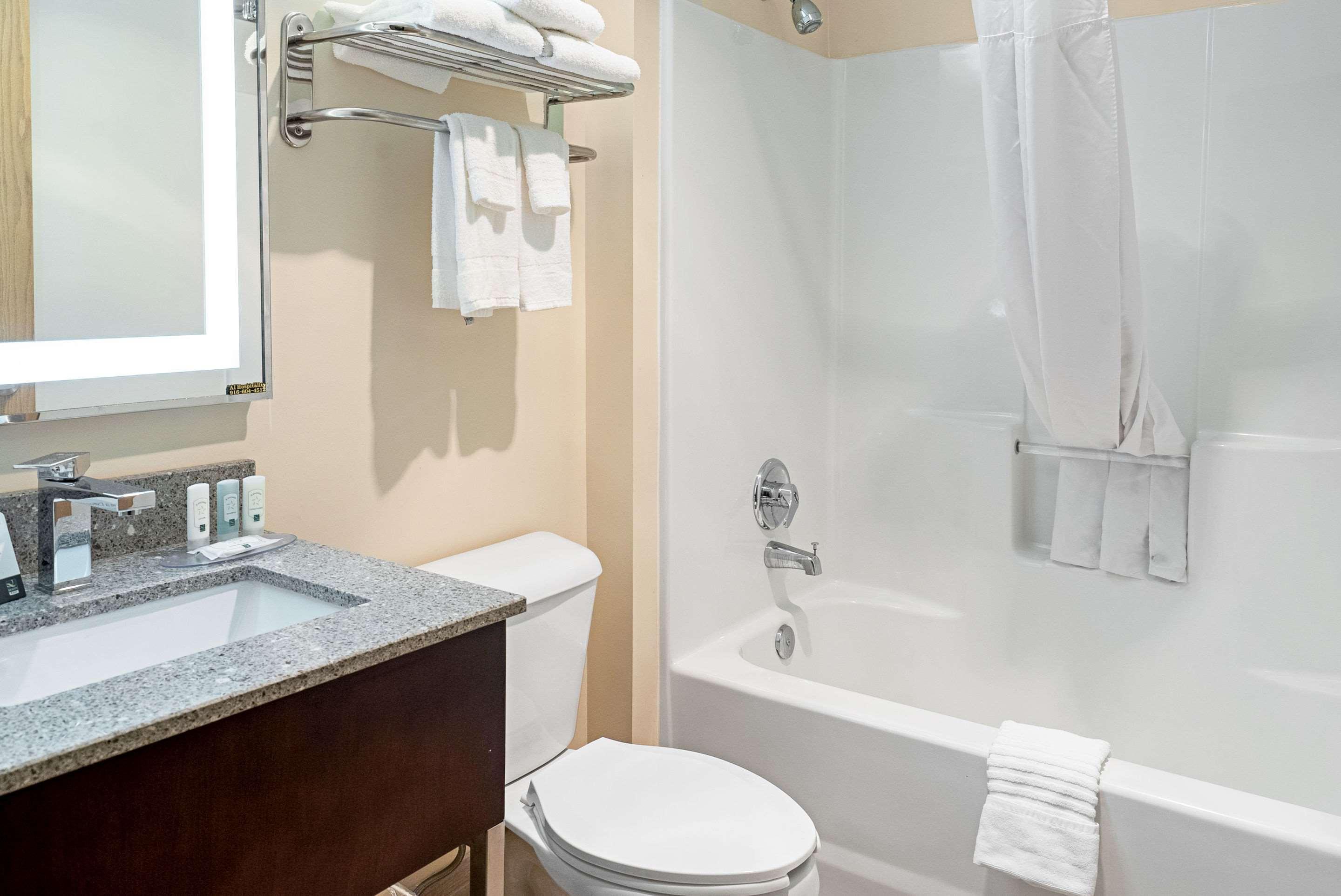 Quality Inn & Suites Robbinsville Exterior photo