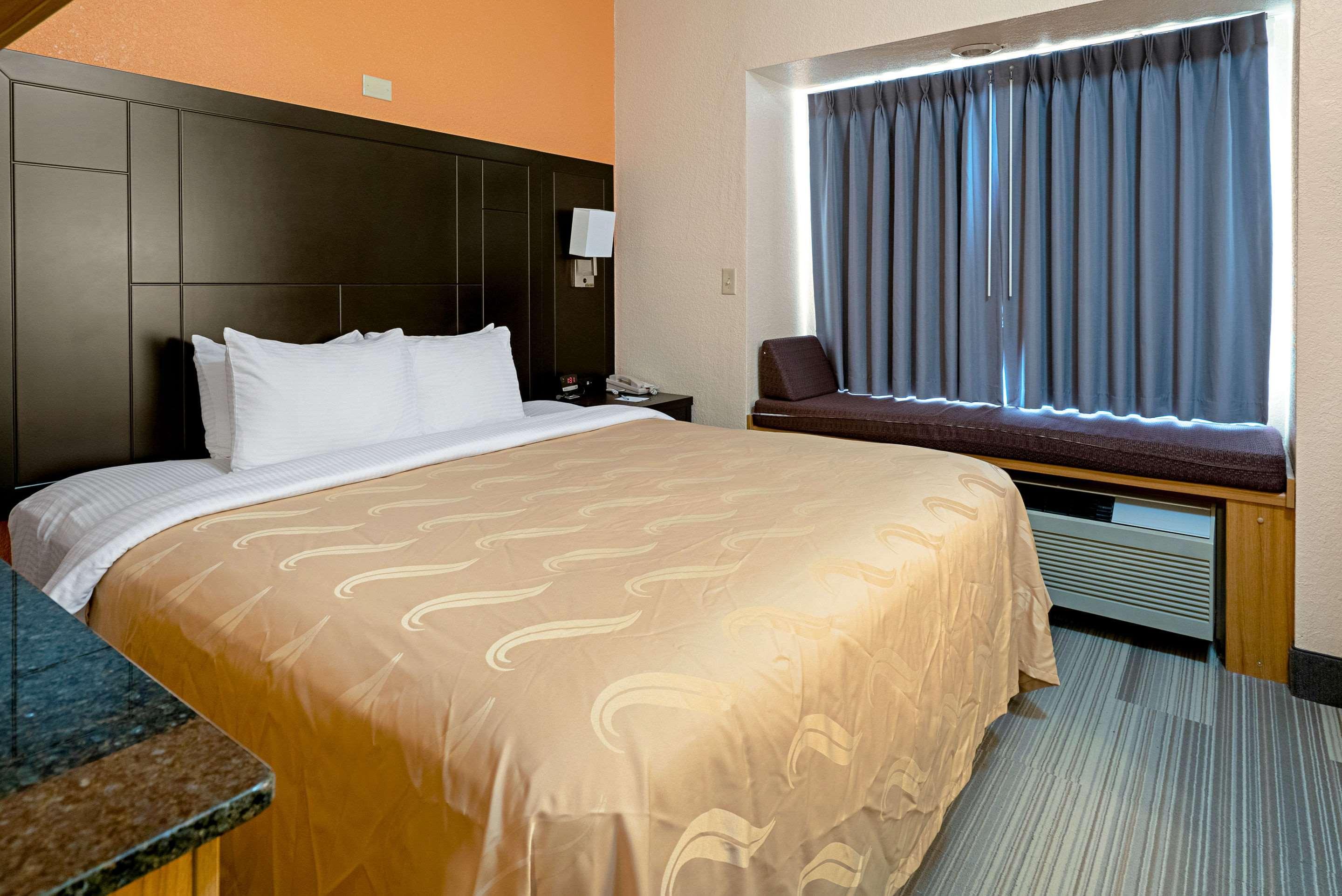 Quality Inn & Suites Robbinsville Exterior photo