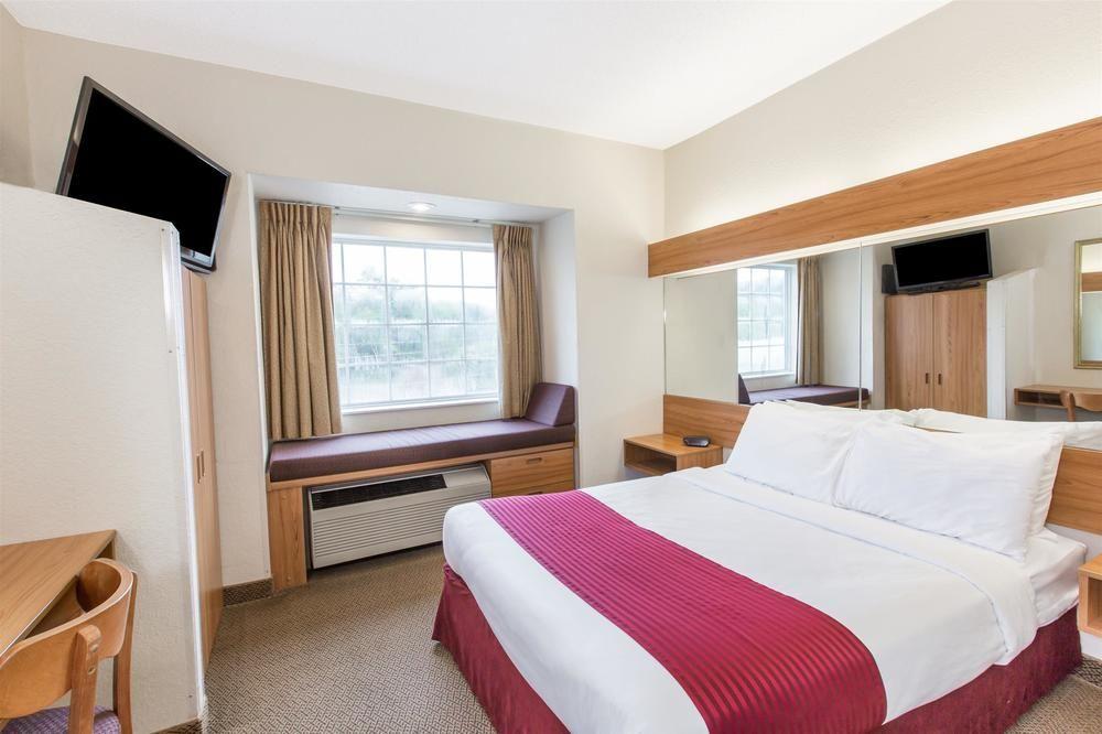 Quality Inn & Suites Robbinsville Exterior photo
