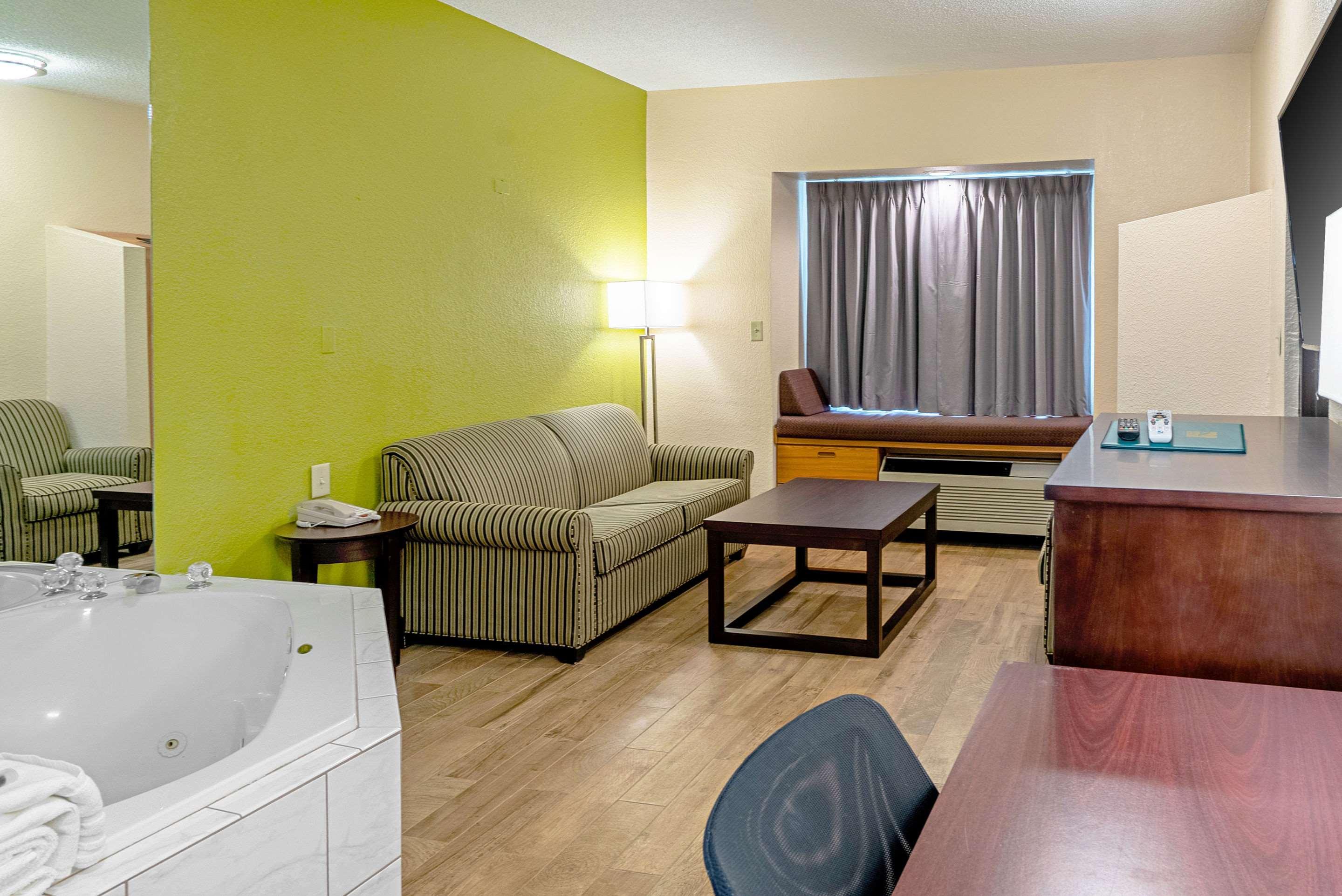 Quality Inn & Suites Robbinsville Exterior photo