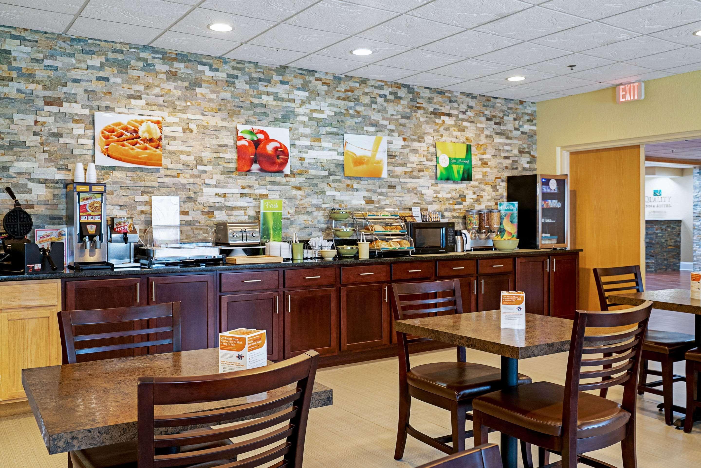 Quality Inn & Suites Robbinsville Exterior photo
