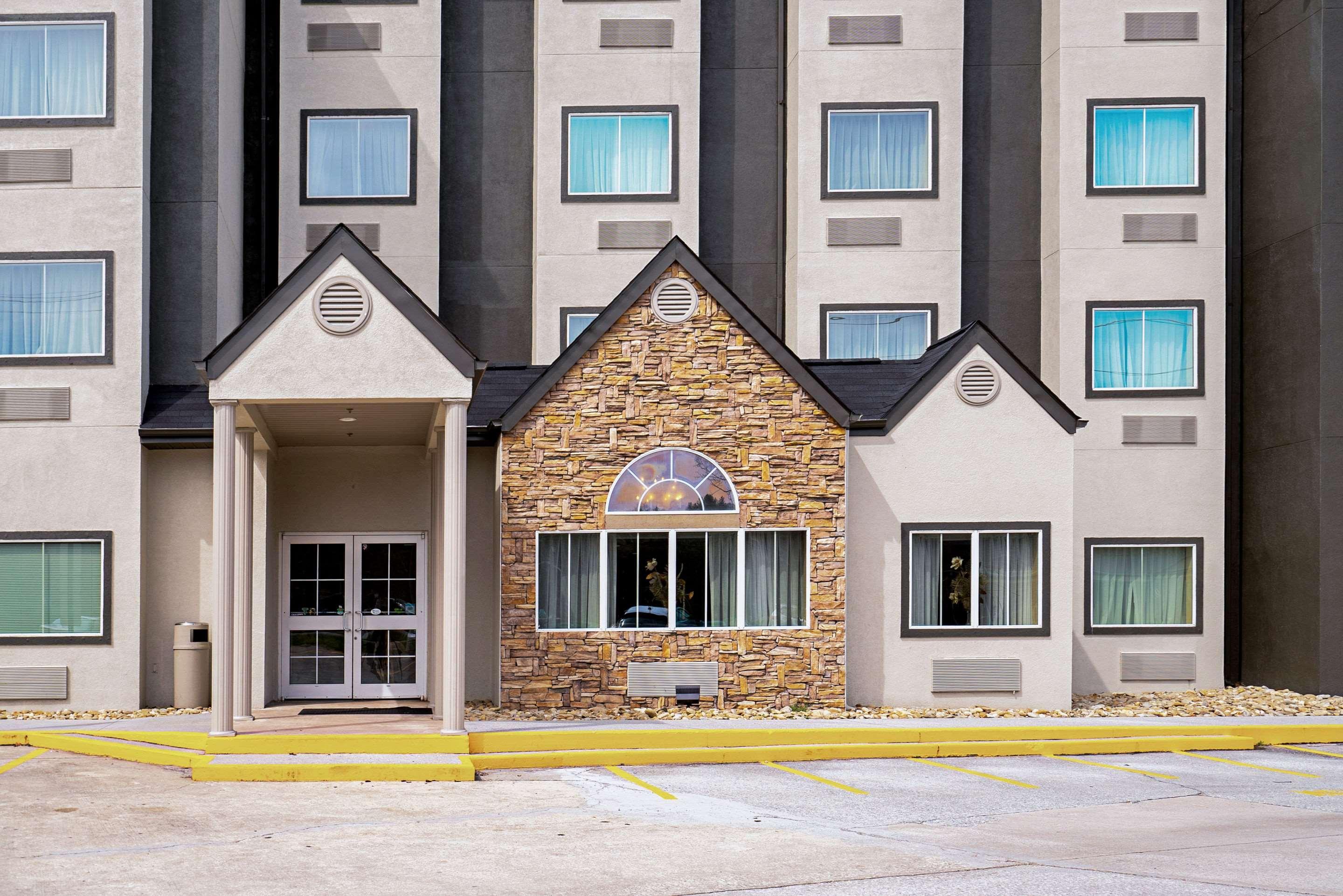 Quality Inn & Suites Robbinsville Exterior photo