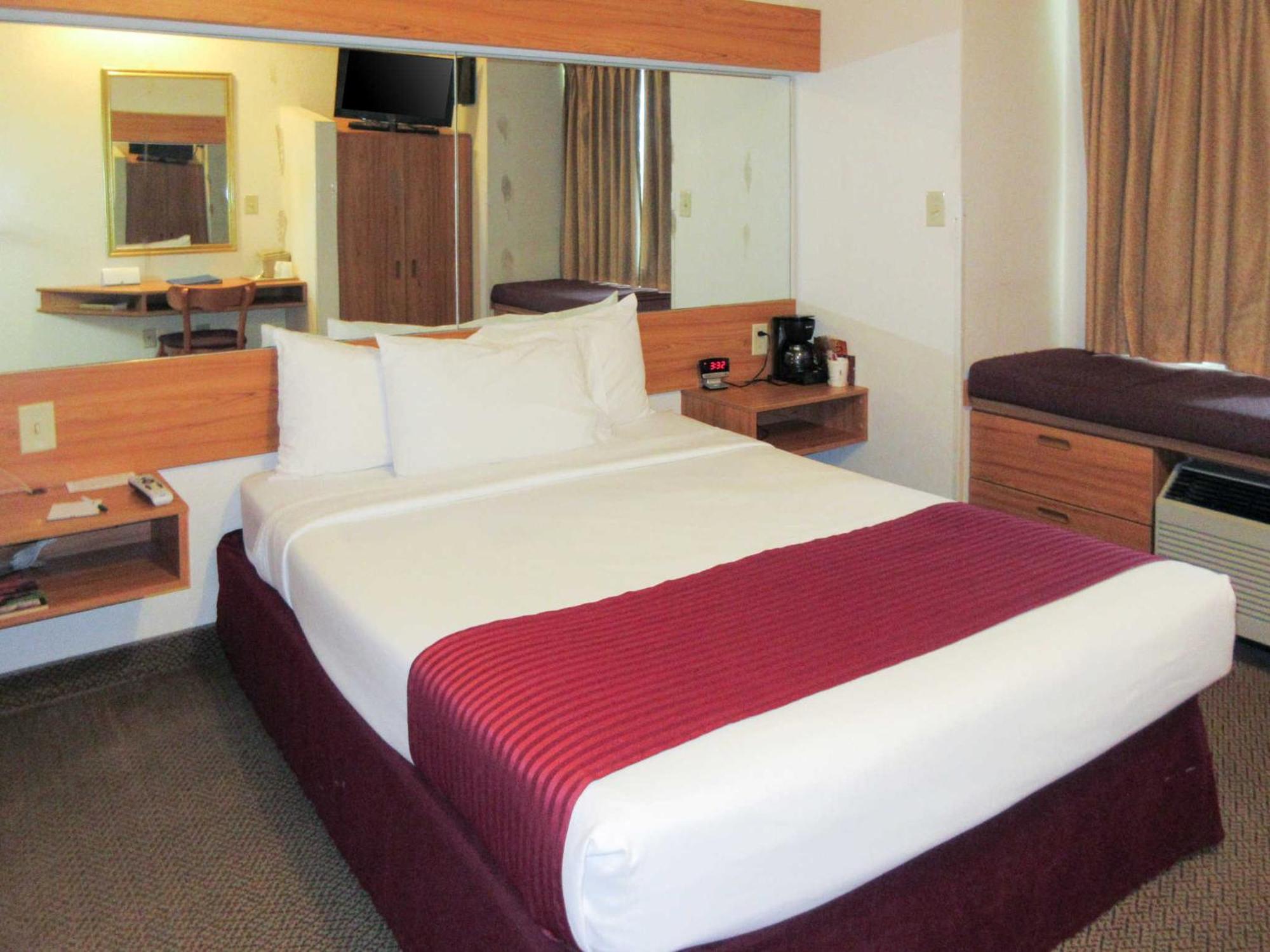 Quality Inn & Suites Robbinsville Exterior photo