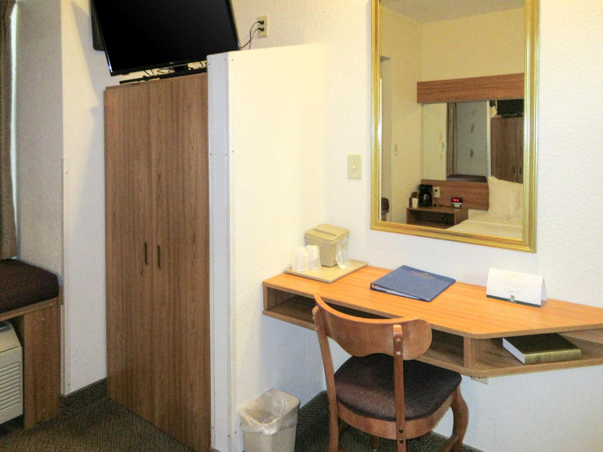 Quality Inn & Suites Robbinsville Exterior photo