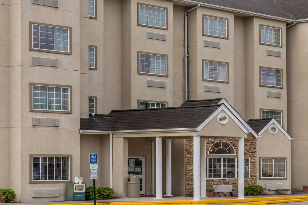 Quality Inn & Suites Robbinsville Exterior photo
