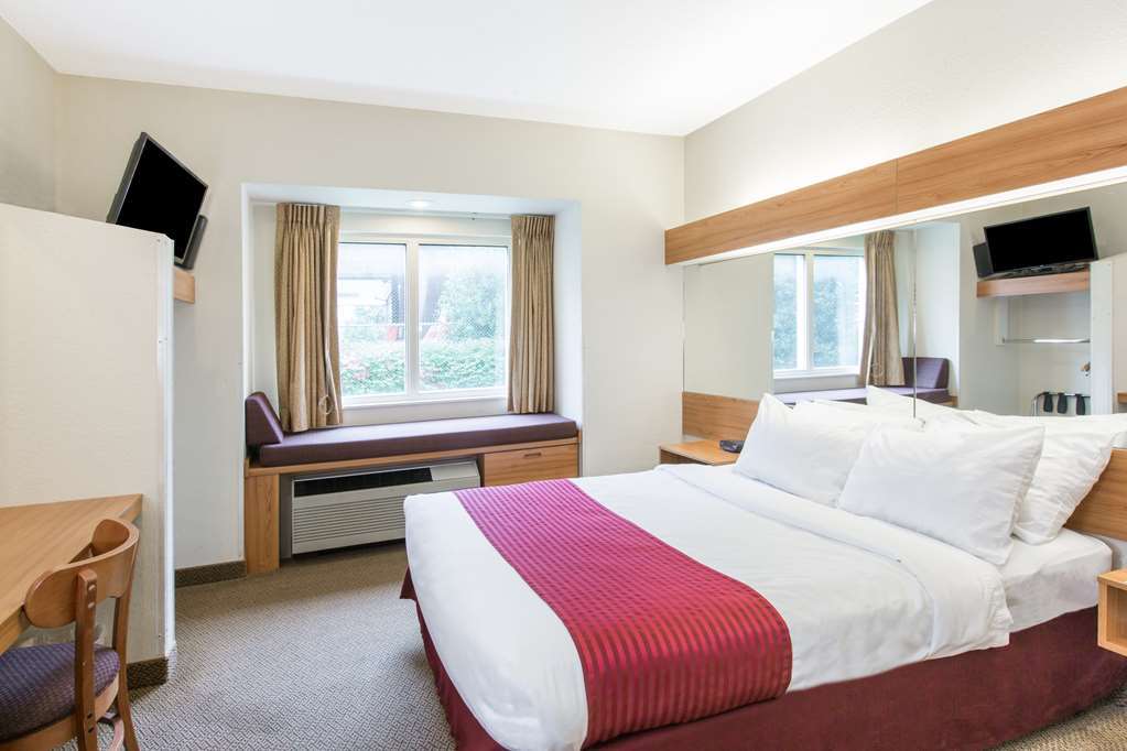 Quality Inn & Suites Robbinsville Room photo
