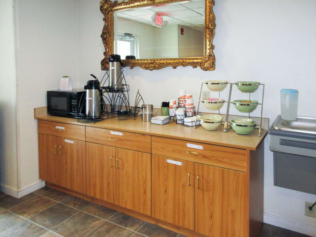Quality Inn & Suites Robbinsville Interior photo